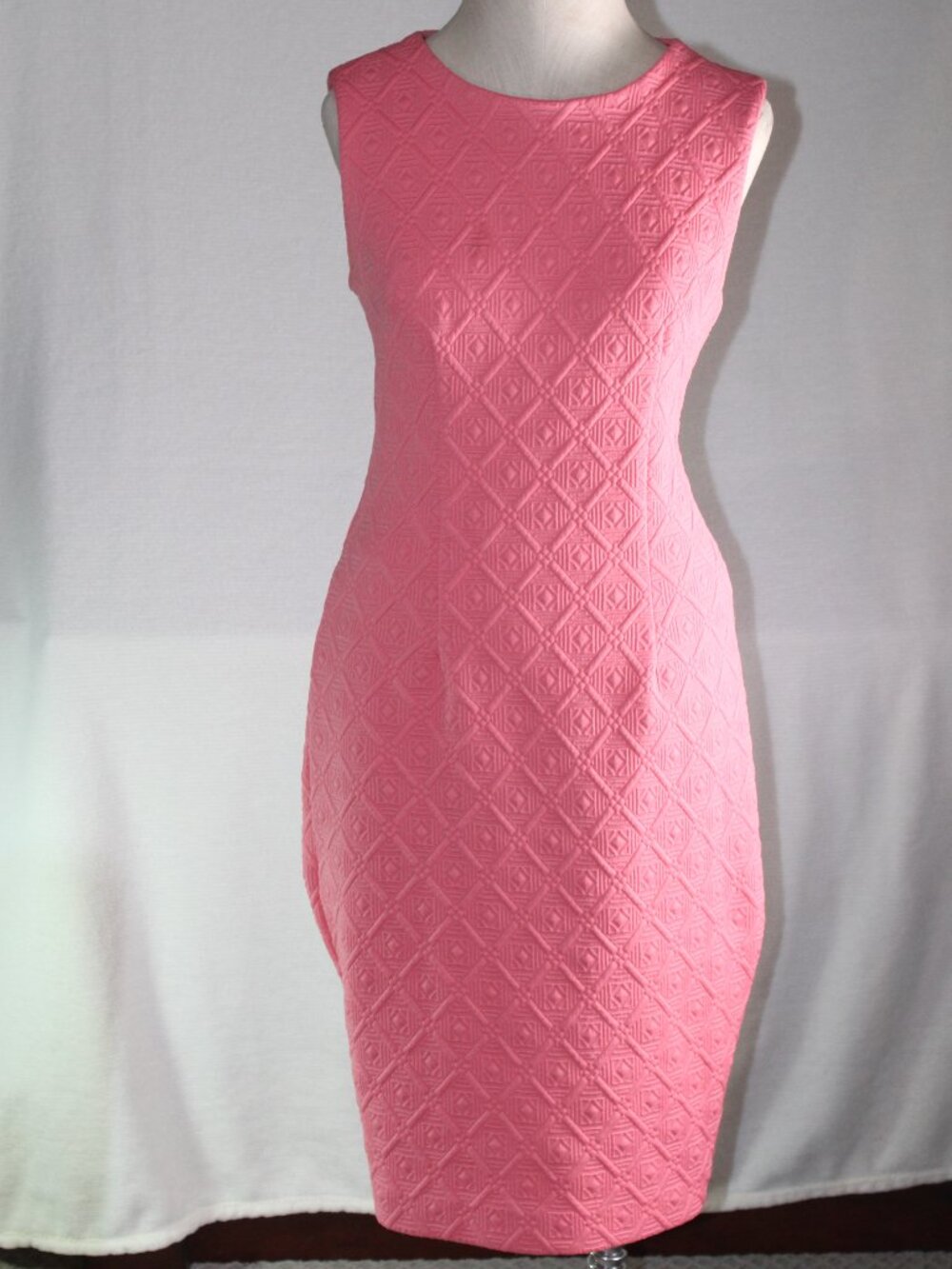 Betsey Johnson Size 4 Coral Pink Textured Sheath Dress